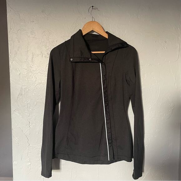 Under Armour Women's Grey Black Fitted Athletic Jacket  S/M - Picture 1 of 3